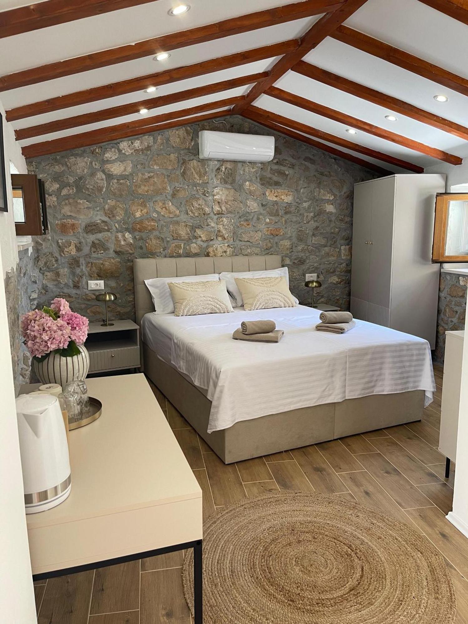 Monte Cristo Wines & Rooms Kuna Pelješka Екстериор снимка